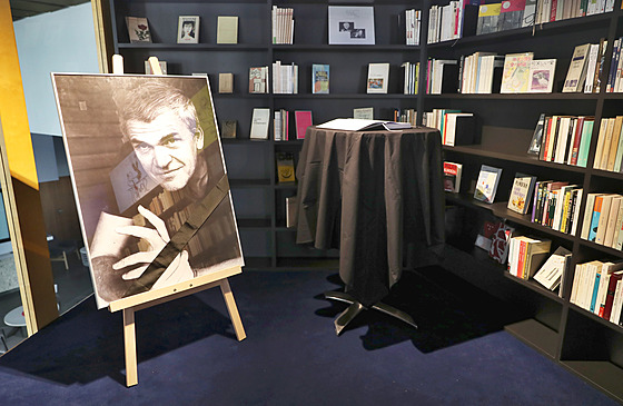 Pietní místo: Pestoe il v Paíi, Milan Kundera dál udroval pouto k rodnému...