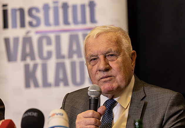 Klaus vyzval, aby rozhodnutí o euru předcházelo referendum všech občanů