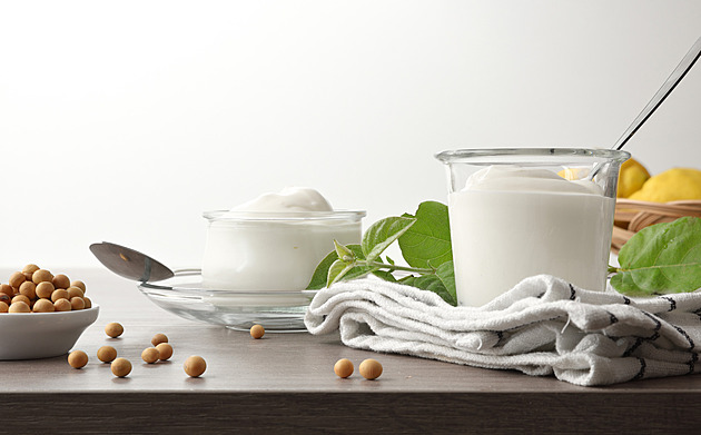 Test rostlinných imitací bílých jogurtů: Tělo nepotěší, chuťově neoslní