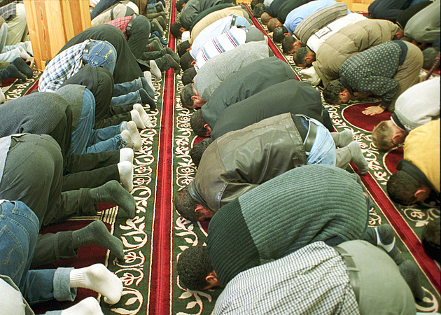 „Služebníci Alláhovi, vidíme zločiny proti lidskosti.“ Co se děje v českých mešitách