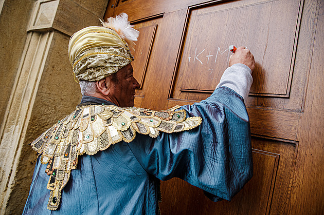 Hejtman, primátor a biskup nasedli na koně a vyrazili Olomoucí na koledu