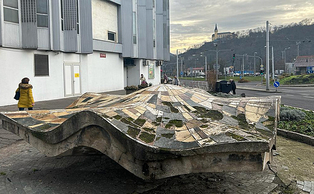 Ústí chce obří plastiku ukrýt v depozitáři. Ale už ji nevrátí, varují odborníci