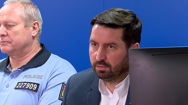 Dva dopisy vraha a osm otázek bez odpovědí. Proč zabíjel, kde vzal peníze a spáchal něco už v minulosti?