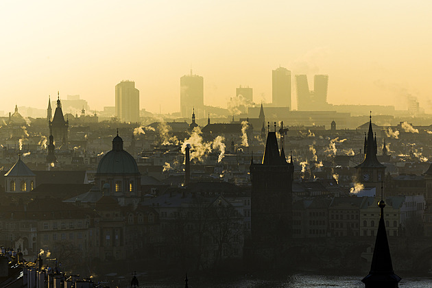 Kvůli inverzi hrozí v Česku mrznoucí mlhy. Teploty se vyšplhají až k 10 °C