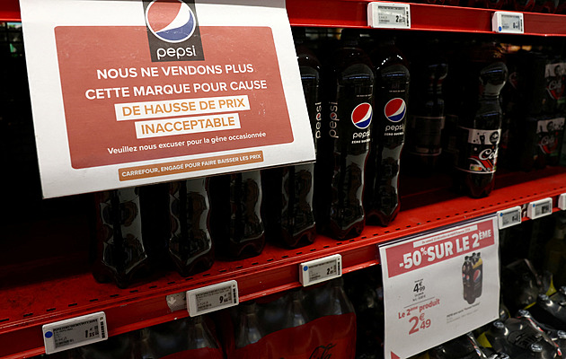Spor o Pepsi končí, francouzský řetězec vrací nápoj do regálů