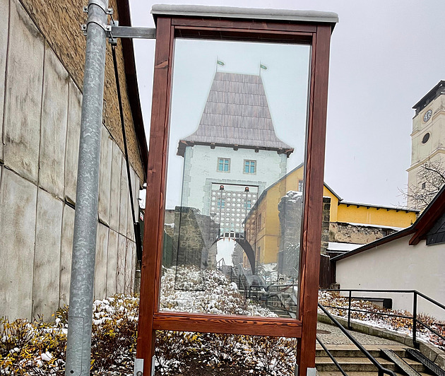 Zpátky do středověku. Jablonné v Podještědí ‚vztyčilo‘ zbouranou bránu