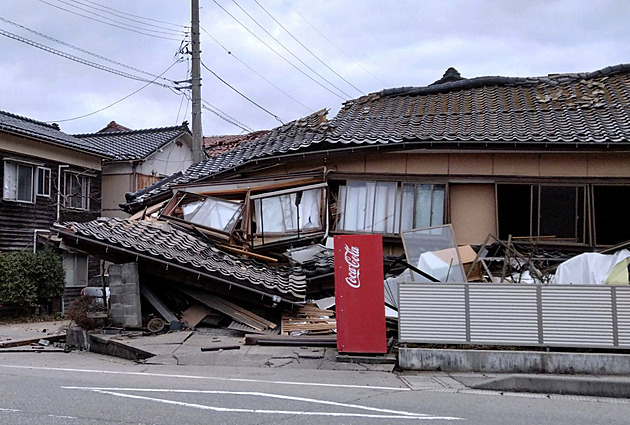 Japonsko na Nový rok zasáhlo silné zemětřesení. Úřady hlásí čtyři mrtvé