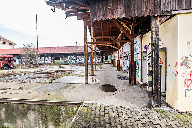 Soud otevřel vraždu čtrnáctiletého hocha na nádraží, zemřel patrně kvůli cigaretě