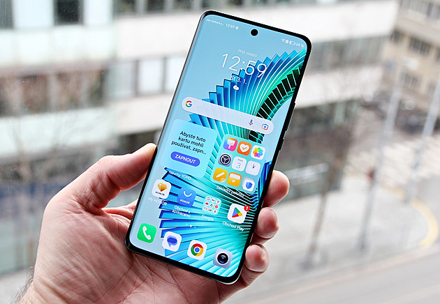 Honor předvedl elegána s obří baterií. Můžete dostat i druhý mobil zdarma