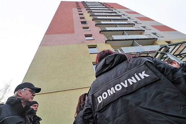 Sokolov má v městských domech profesionální domovníky, školili se i na první pomoc