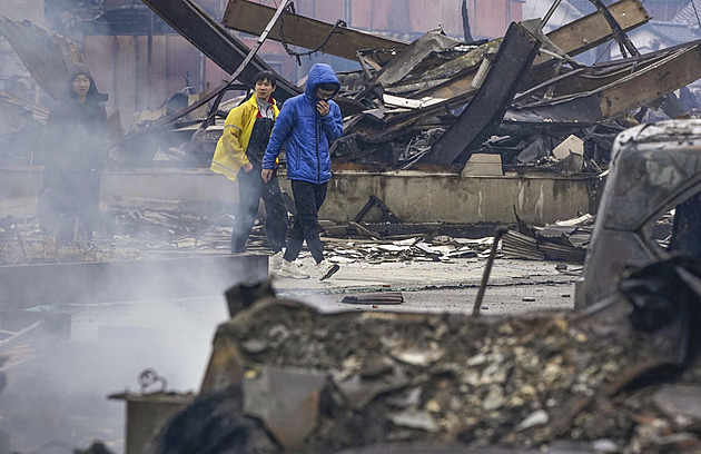 Zemětřesení v Japonsku má 64 obětí. Pátrací akce ztěžuje špatné počasí