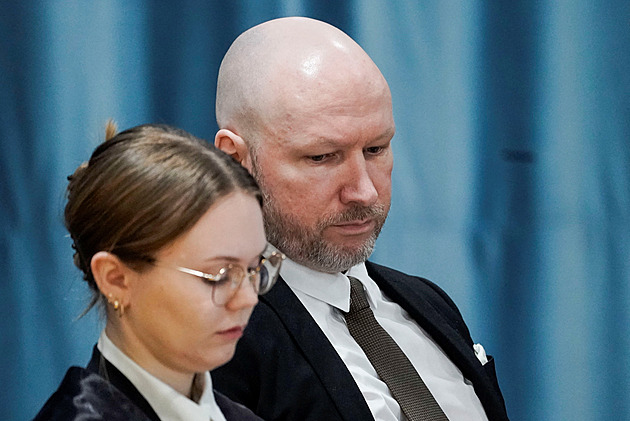 Breivik se kaje. Myslím na sebevraždu, je to noční můra, řekl o samovazbě