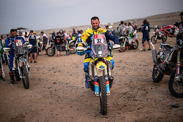 Proč tady ještě jsem? Motorkář Engel a jeho jubilejní desátý Dakar