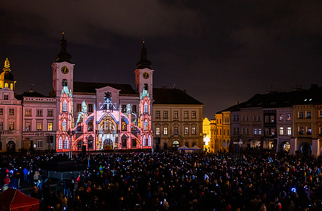 Zrušený ohňostroj a násobně dražší videomapping rozdělily Hradec