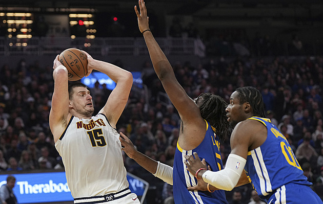 Jokič vítěznou trojkou završil velký obrat Denveru proti Golden State