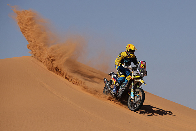 Motocyklista Michek se na Dakaru posunul na deváté místo, vede Florimo