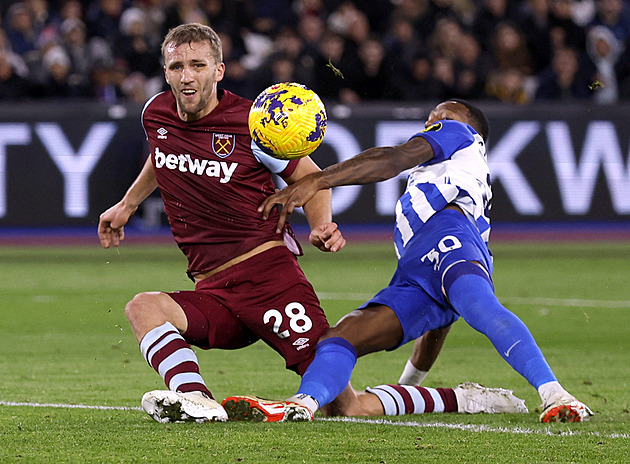 West Ham se Součkem remizoval s Brightonem, Coufal pro nemoc chyběl
