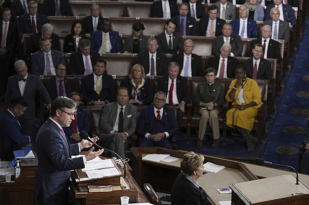 O krok blíž k odvrácení rozpočtové krize. Kongres USA se shodl na hranici výdajů