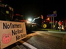 Protest nmeckých farmá proti vládním krtm. Zablokovali adu dálniních...