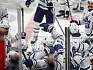 Hokejisté Toronta slaví výhru v prodlouení nad Anaheimem.
