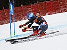 Americká lyaka Mikaela Shiffrinová bhem prvního kola obího slalomu v...