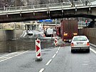 V protipovodové van v centru Ústí nad Labem je opt voda. Doprava kolabuje....