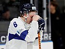 Zdrcený finský zadák Kasper Kulonummi po prohe v semifinále hokejového...
