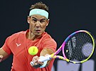 panlský tenista Rafael Nadal hraje forhend v prvním kole turnaje v Brisbane.