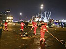 V nmeckém Hamburku uklízejí nepoádek po silvestrovských oslavách. (1. ledna...