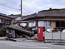 Japonsko na Nový rok zasáhlo silné zemtesení. Obyvatelé prefektury Iikawa se...