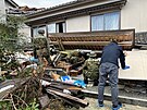 Japonsko zasáhlo zemtesení, poet obtí stále roste. Vojáci pomáhají lidem po...