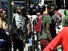 USA zaívají migraní krizi, v ulicích mst jsou statisíce migrant