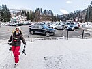 Hlavn�m odrazov�m m�stem pro ly�a�e je nyn� ve �pindlu parkovi�t� a lanovka na...