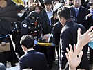 Lídra jihokorejské opozice I e-mjonga v úterý bodl útoník do krku, kdy byl...