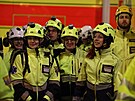 Na oslavy v centru Prahy dohlíí záchranka, policie a hasii. (1. ledna 2024)