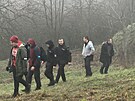 Policisté prohledávají lesopark Vidoule v Praze 5. Hledají cokoliv co me...