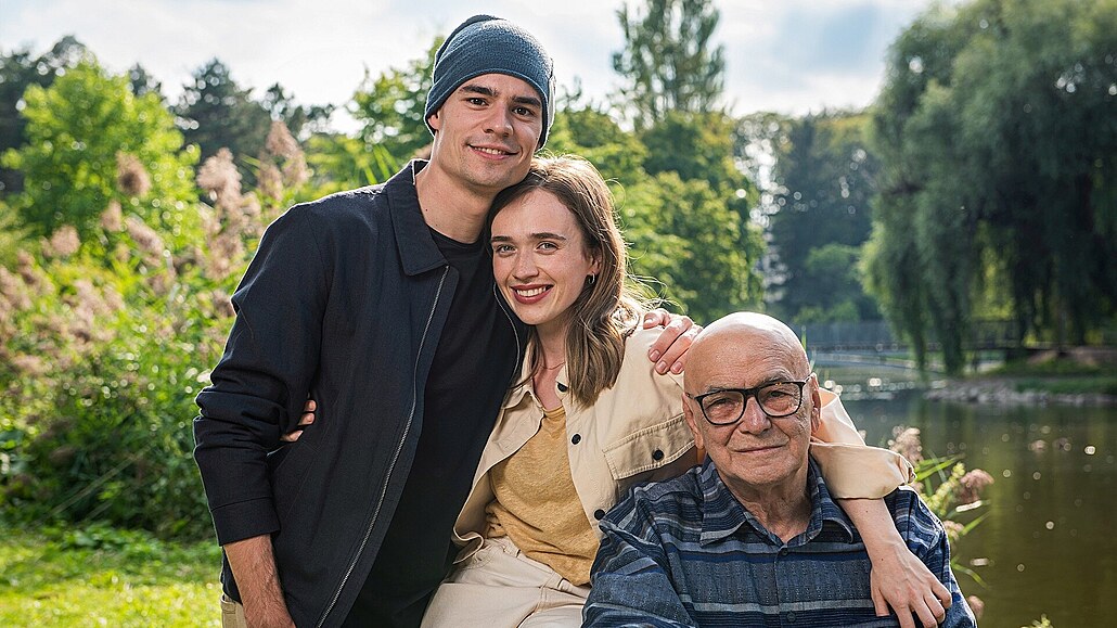 Ji�í Barto�ka má v seriálu �eské televize s názvem Smysl pro Tumor roli...