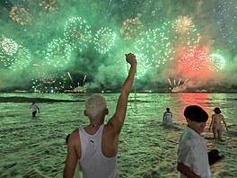 Novoroní oslavy na brazilské plái Copacabana (1. ledna 2024)