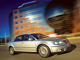 Také luxusní sedan VW Phaeton vznikl zásluhou nkdejího éfa koncernu VW...