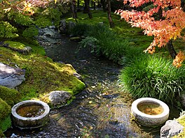 Japonské zahrady jsou promylené do posledního detailu. Kadé zákoutí, kadé...