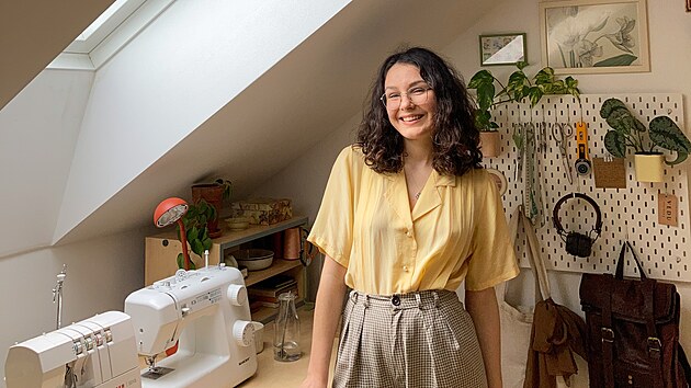 Veronika Du�kov� se jako zast�nkyn� udr�iteln� m�dy odst�ihla od obchod� a zalo�ila si vlastn� zna�ku Vedu Clothing.