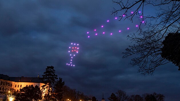 Pavel Hor�k zachytil dronovou show v Kutn� Ho�e. Z v�t�iny m�st ve m�st� v�ak nebyla tak dob�e vid�t.