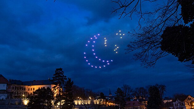 Pavel Hor�k zachytil dronovou show v Kutn� Ho�e. Z v�t�iny m�st ve m�st� v�ak nebyla tak dob�e vid�t.