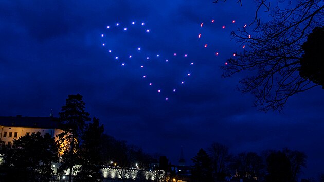 Pavel Hor�k zachytil dronovou show v Kutn� Ho�e. Z v�t�iny m�st ve m�st� v�ak nebyla tak dob�e vid�t.