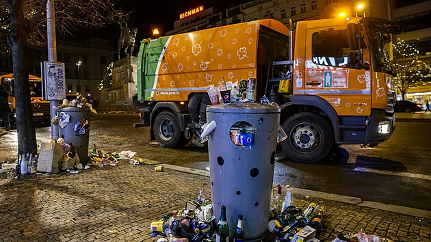 klid odpadk po silvestrovsk noci v Praze. (1. ledna 2024)
