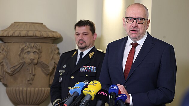 Ministr kolstv Mikul Bek se seel se zstupci vysokch kol, policie i ministerstva vnitra. Jednali o bezpenosti eskch kol a minimalizaci rizik. (3. ledna 2024)