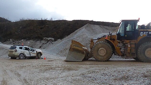 V are�lu firmy v Horn� Lipov� na Jesenicku se srazilo osobn� auto s naklada�em.