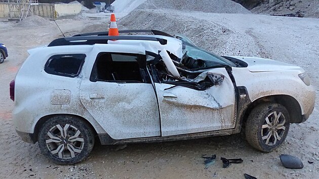 V are�lu firmy v Horn� Lipov� na Jesenicku se srazilo osobn� auto s naklada�em.