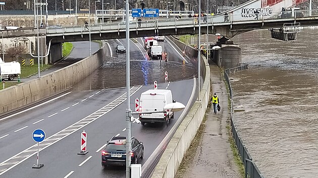 V protipovodov van v st nad Labem je opt voda. (4. ledna 2024)