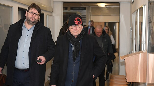 Krajsk soud v st nad Labem zaal projednvat kauzu pronjmu radar ve Varnsdorfu. Mezi obalovanmi je i bval starosta msta Stanislav Horek (vpravo). (9. ledna 2024)